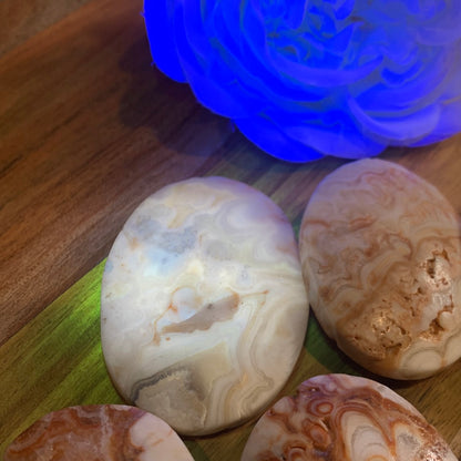 YELLOW CACITE HEARTS & PALMSTONES (WITH UV REACTION)