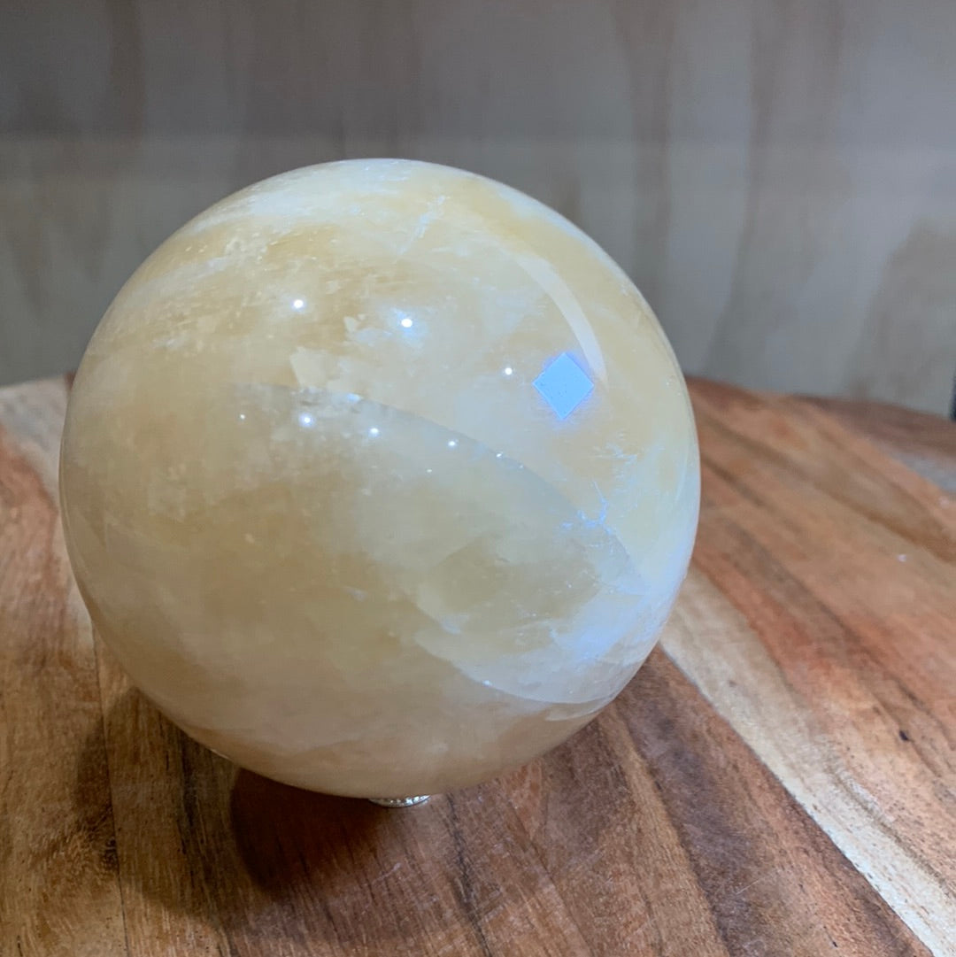 HONEY CALCITE SPHERE (HUUUUGGGEEEE 737GRAMS!!!!)