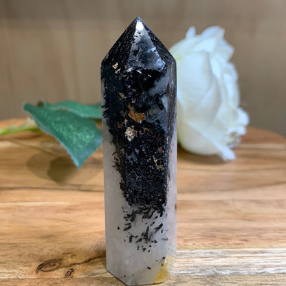 WHITE QUARTZ WITH BLACK TOURMALINE POINT