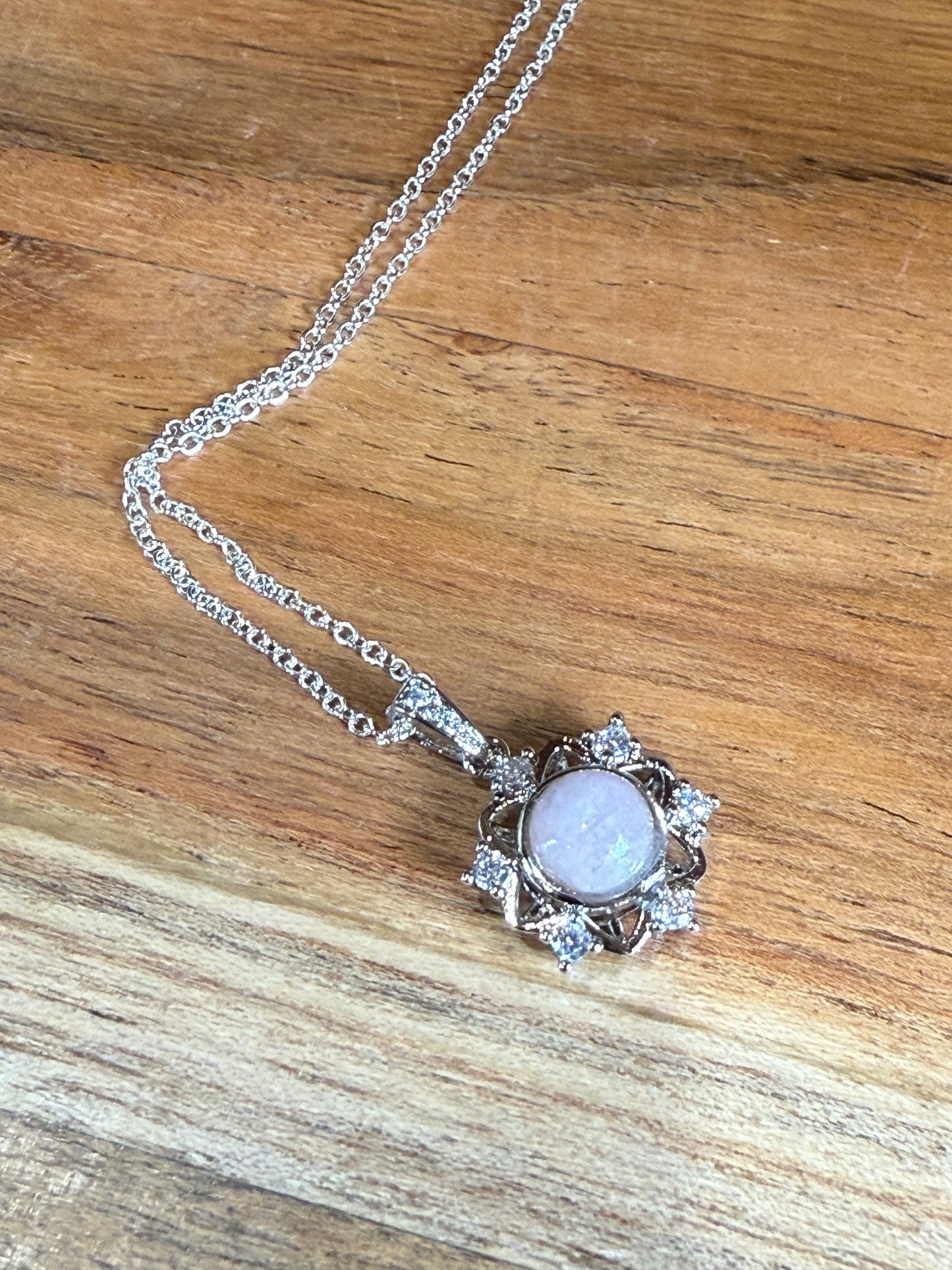 CRYSTAL PENDANTS/NECKLACES