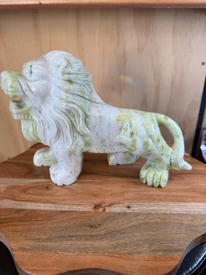 YELLOW AND WIHTE JADE LION  3kg & 627grams