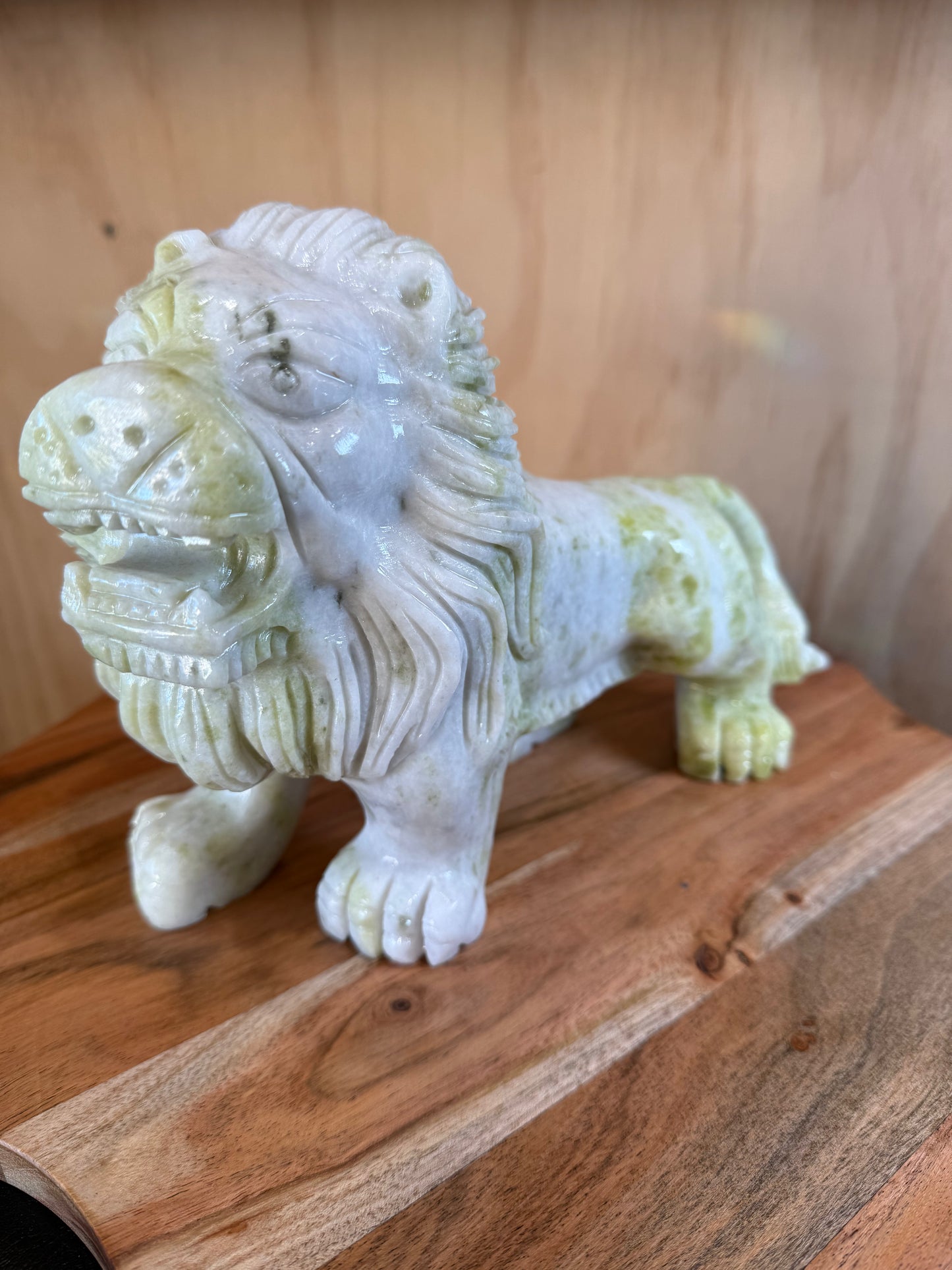 YELLOW AND WIHTE JADE LION  3kg & 627grams