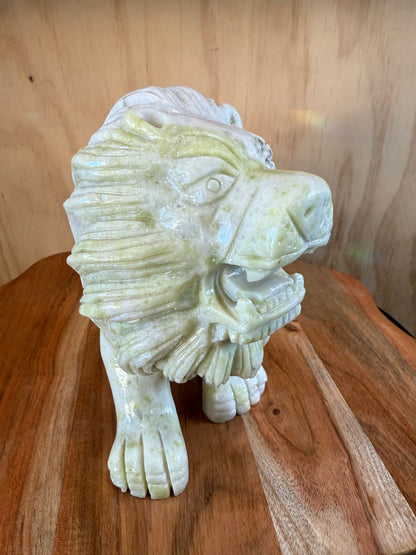 YELLOW AND WIHTE JADE LION  3kg & 627grams