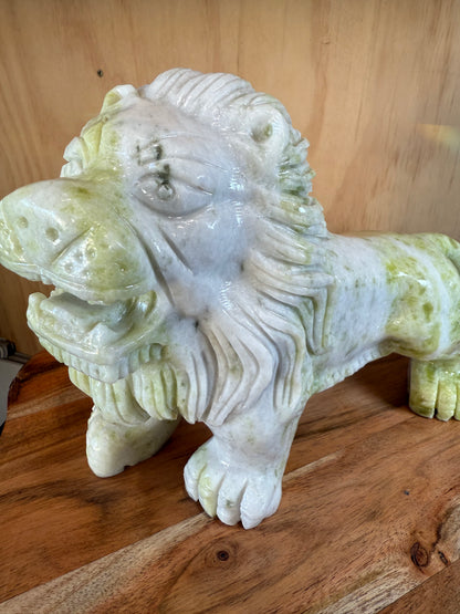 YELLOW AND WIHTE JADE LION  3kg & 627grams