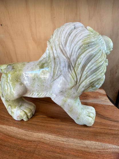 YELLOW AND WIHTE JADE LION  3kg & 627grams