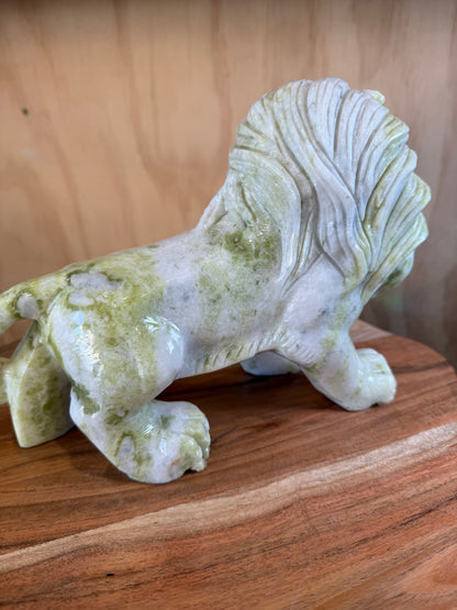 YELLOW AND WIHTE JADE LION  3kg & 627grams