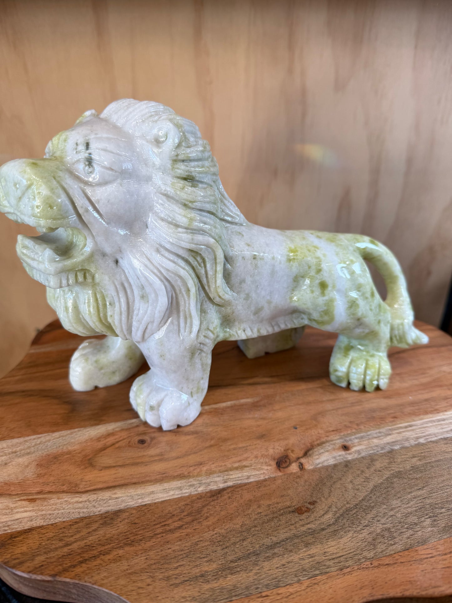 YELLOW AND WIHTE JADE LION  3kg & 627grams