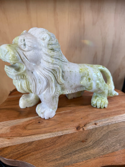 YELLOW AND WIHTE JADE LION  3kg & 627grams