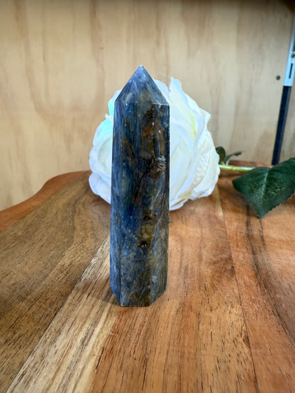 BLUE KYANITE POINT