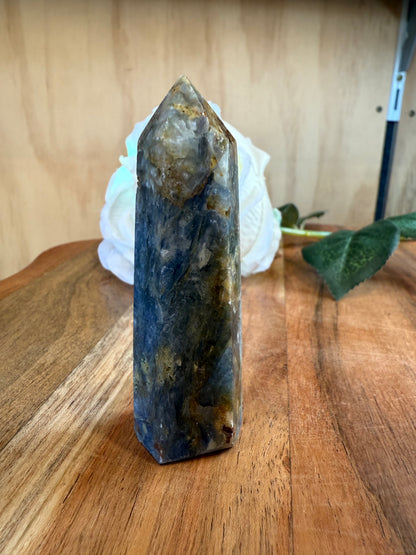 BLUE KYANITE POINT