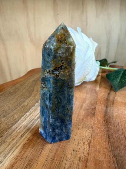BLUE KYANITE POINT