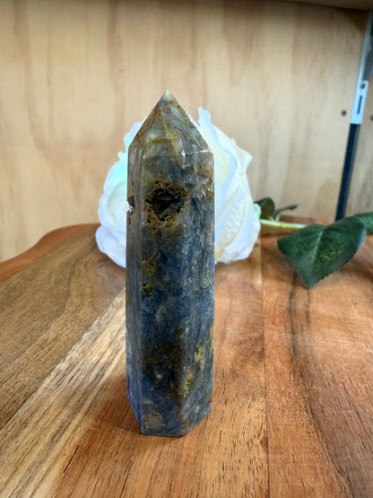 BLUE KYANITE POINT