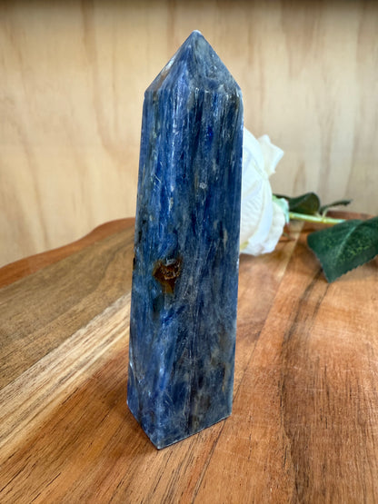 BLUE KYANITE POINT