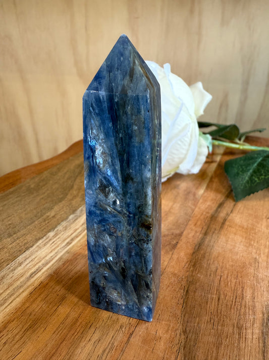 BLUE KYANITE POINT