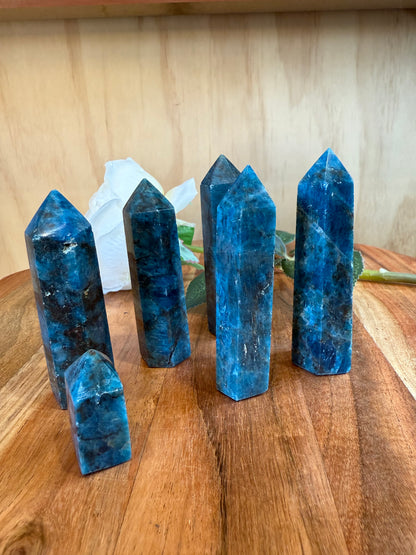 BLUE APATITE POINT