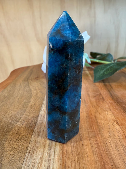 BLUE APATITE POINT