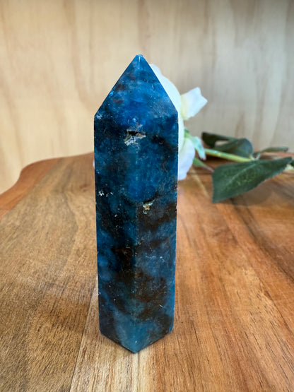 BLUE APATITE POINT