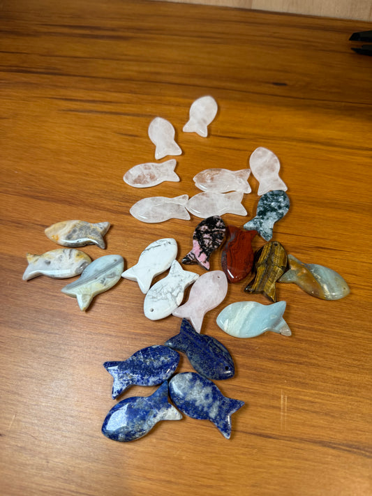 CRYSTAL FLAT FISH (flat, some with holes to hang)