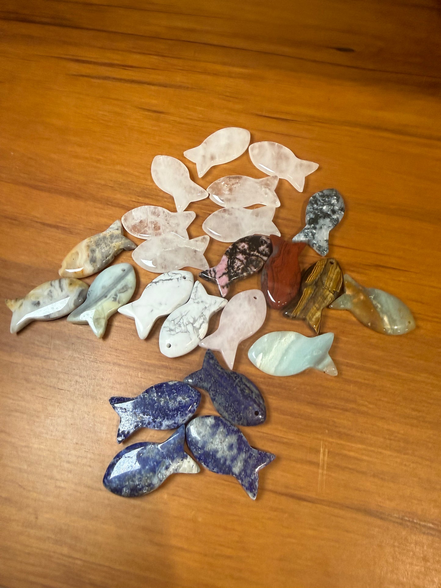 CRYSTAL FLAT FISH (flat, some with holes to hang)