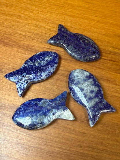 CRYSTAL FLAT FISH (flat, some with holes to hang)