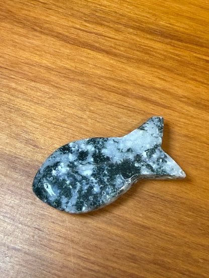 CRYSTAL FLAT FISH (flat, some with holes to hang)