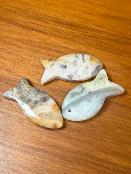 CRYSTAL FLAT FISH (flat, some with holes to hang)