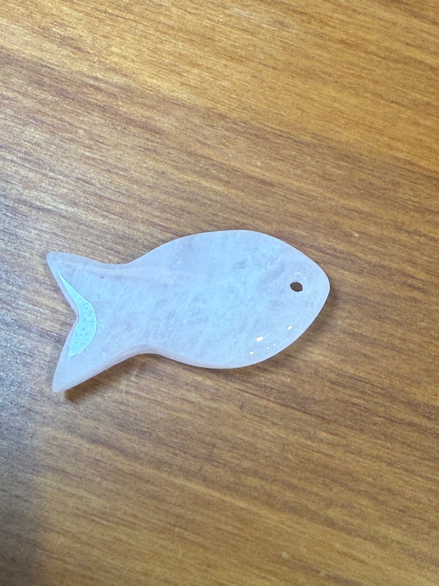 CRYSTAL FLAT FISH (flat, some with holes to hang)
