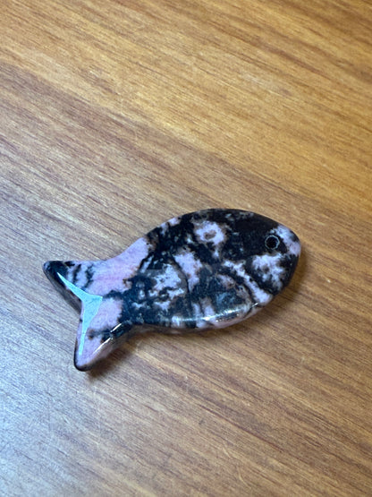 CRYSTAL FLAT FISH (flat, some with holes to hang)