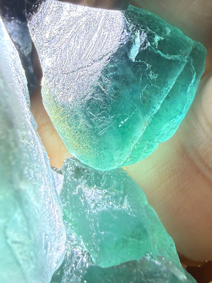BLUE FLUORITE RAWS (UV ACTIVE)