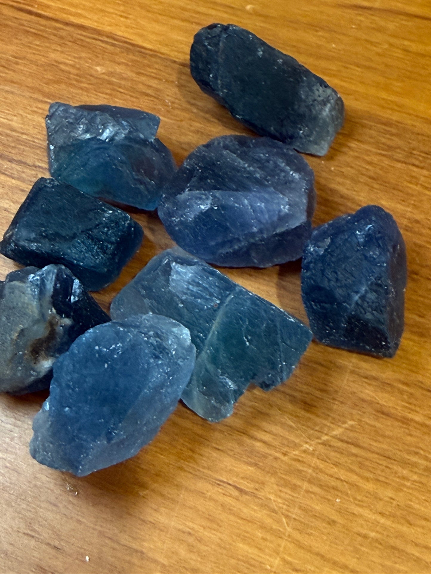 BLUE FLUORITE RAWS (UV ACTIVE)