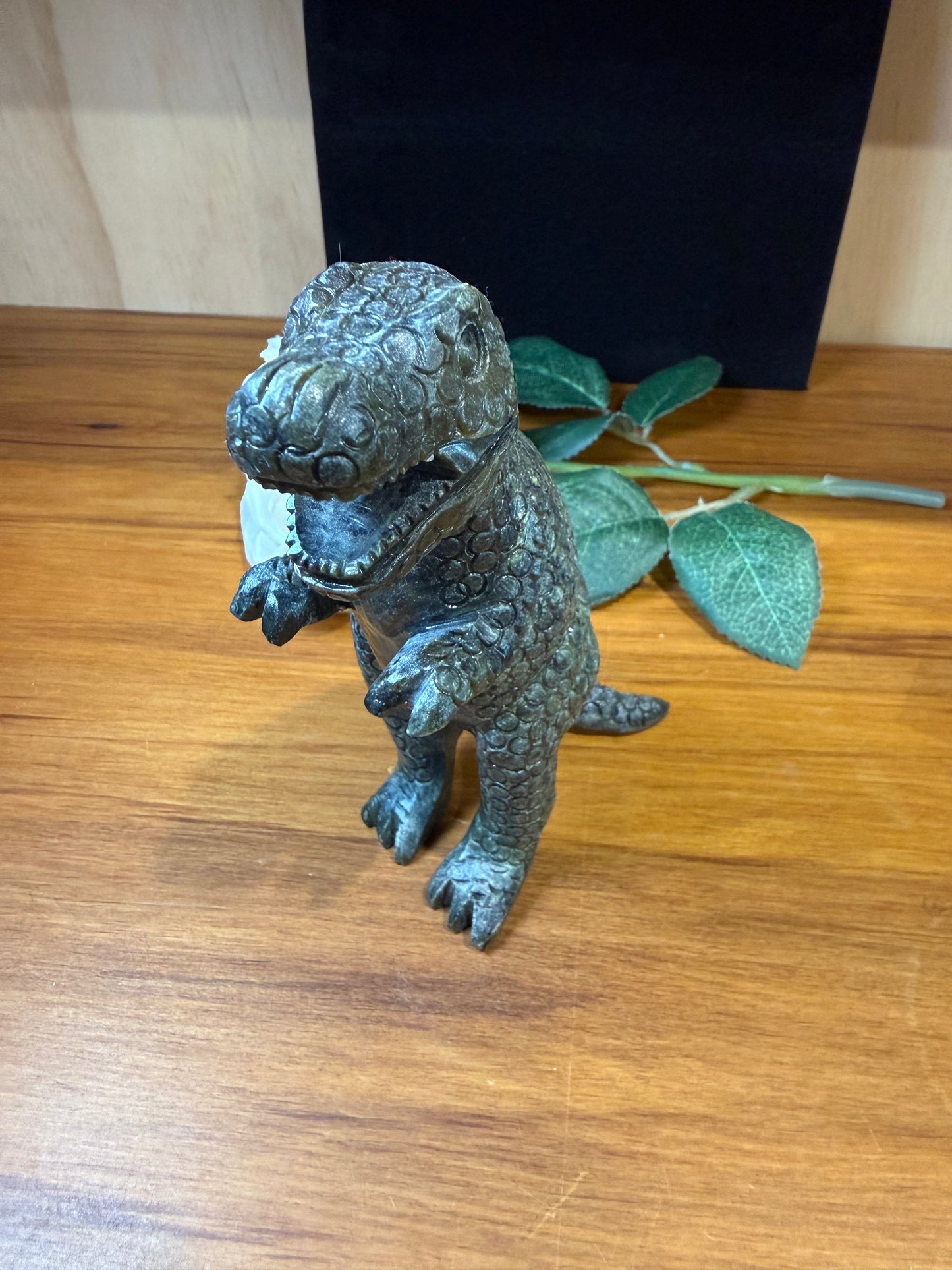 AMAZING SEPTARIAN JADE TYRANNOSAURUS REX (T-REX)