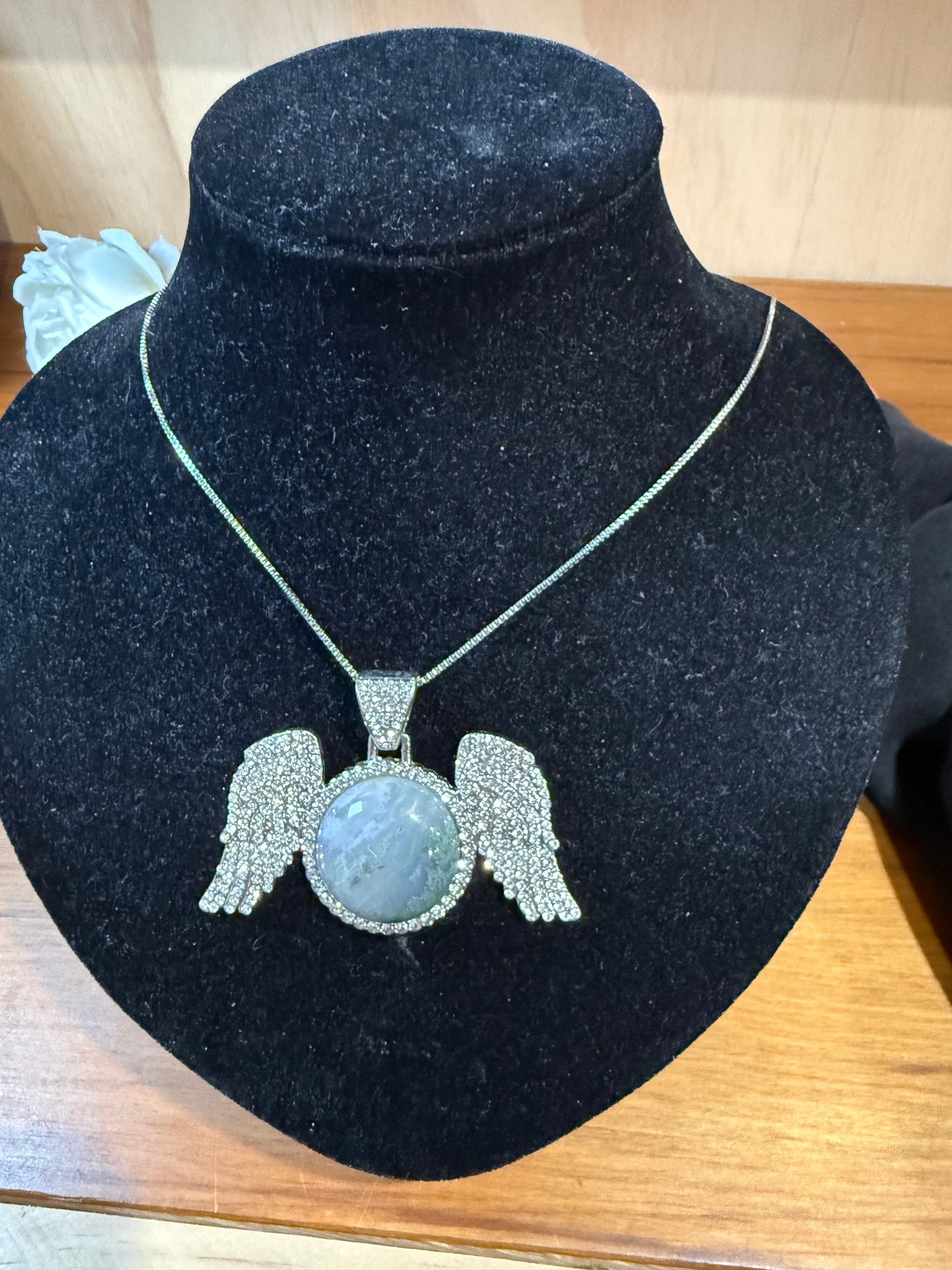 CRYSTAL PENDANTS/NECKLACES