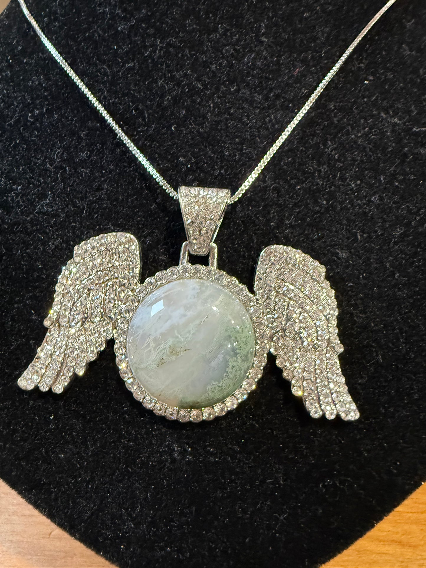 CRYSTAL PENDANTS/NECKLACES