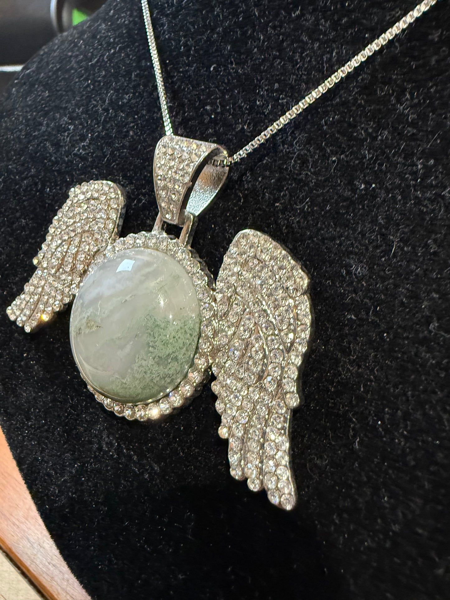 CRYSTAL PENDANTS/NECKLACES