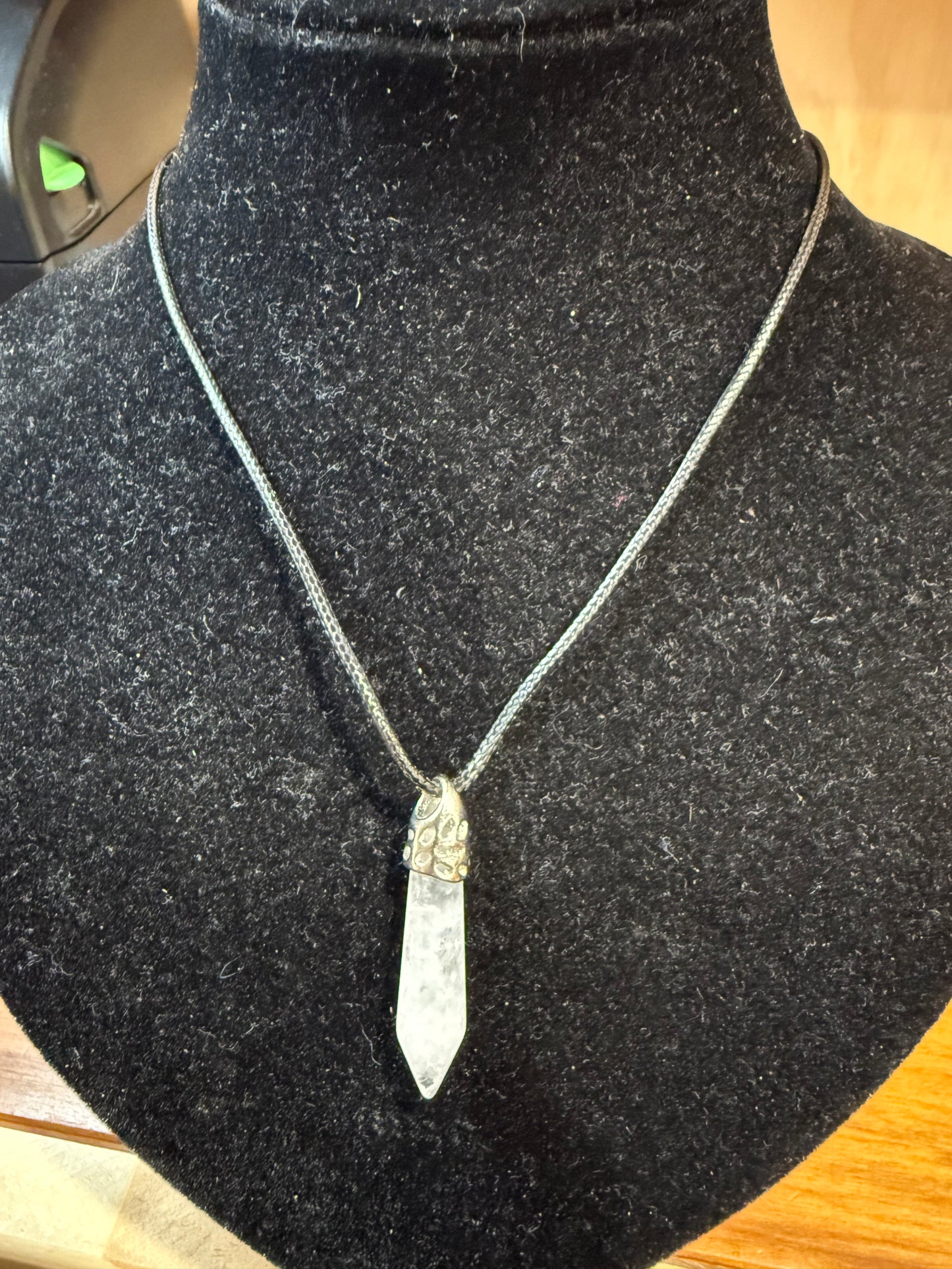 CRYSTAL PENDANTS/NECKLACES