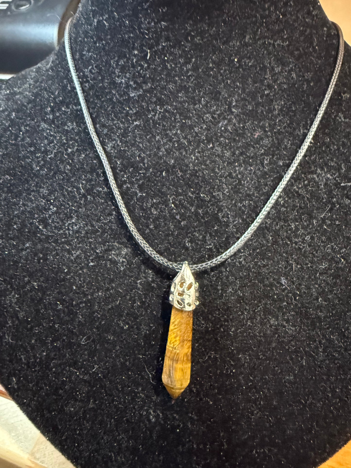 CRYSTAL PENDANTS/NECKLACES