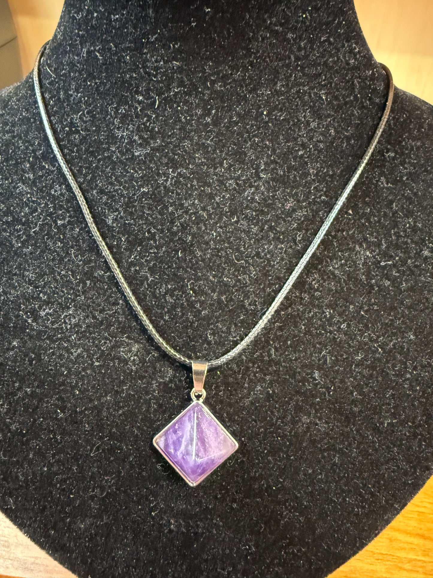 CRYSTAL PENDANTS/NECKLACES