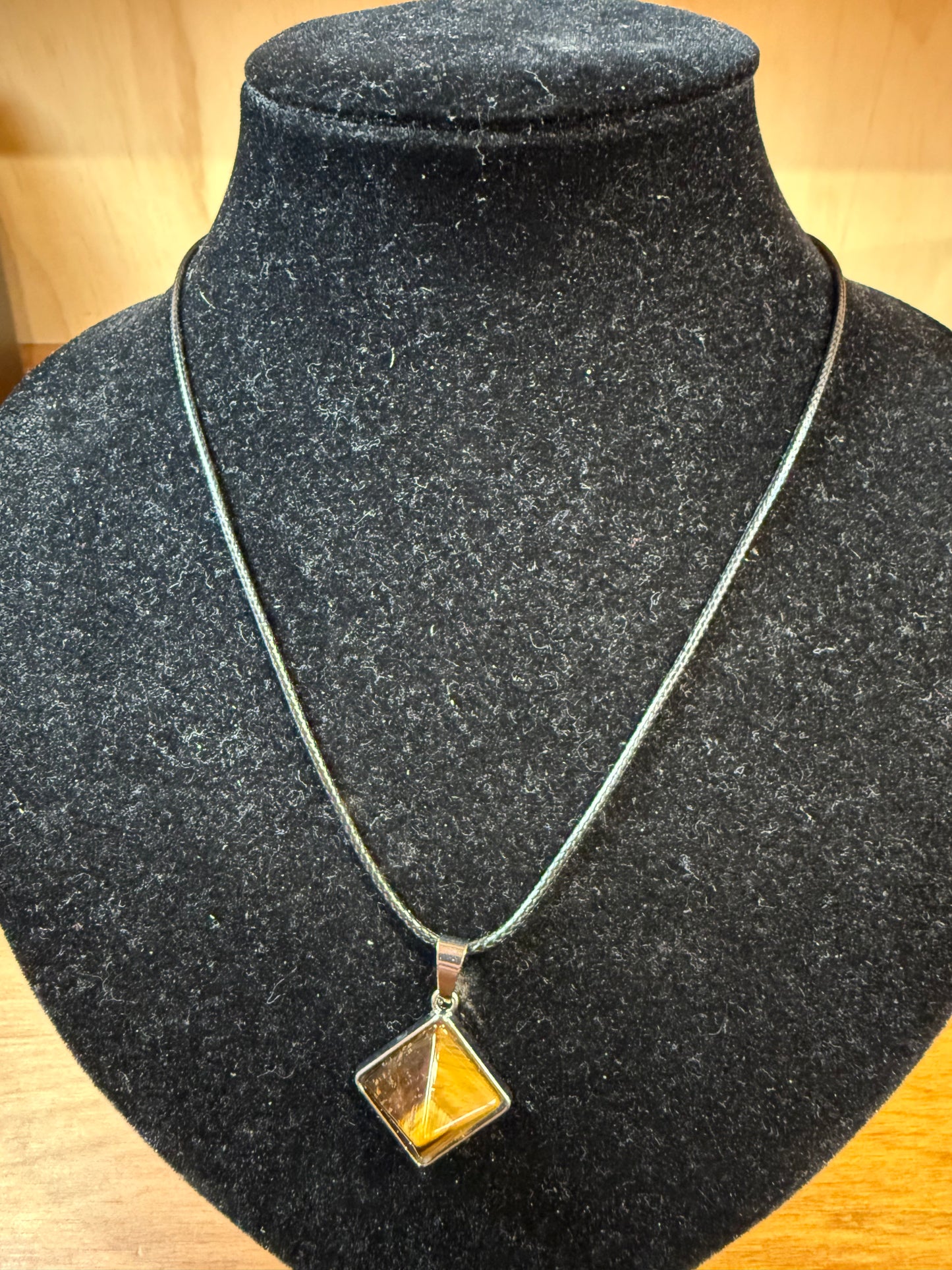 CRYSTAL PENDANTS/NECKLACES