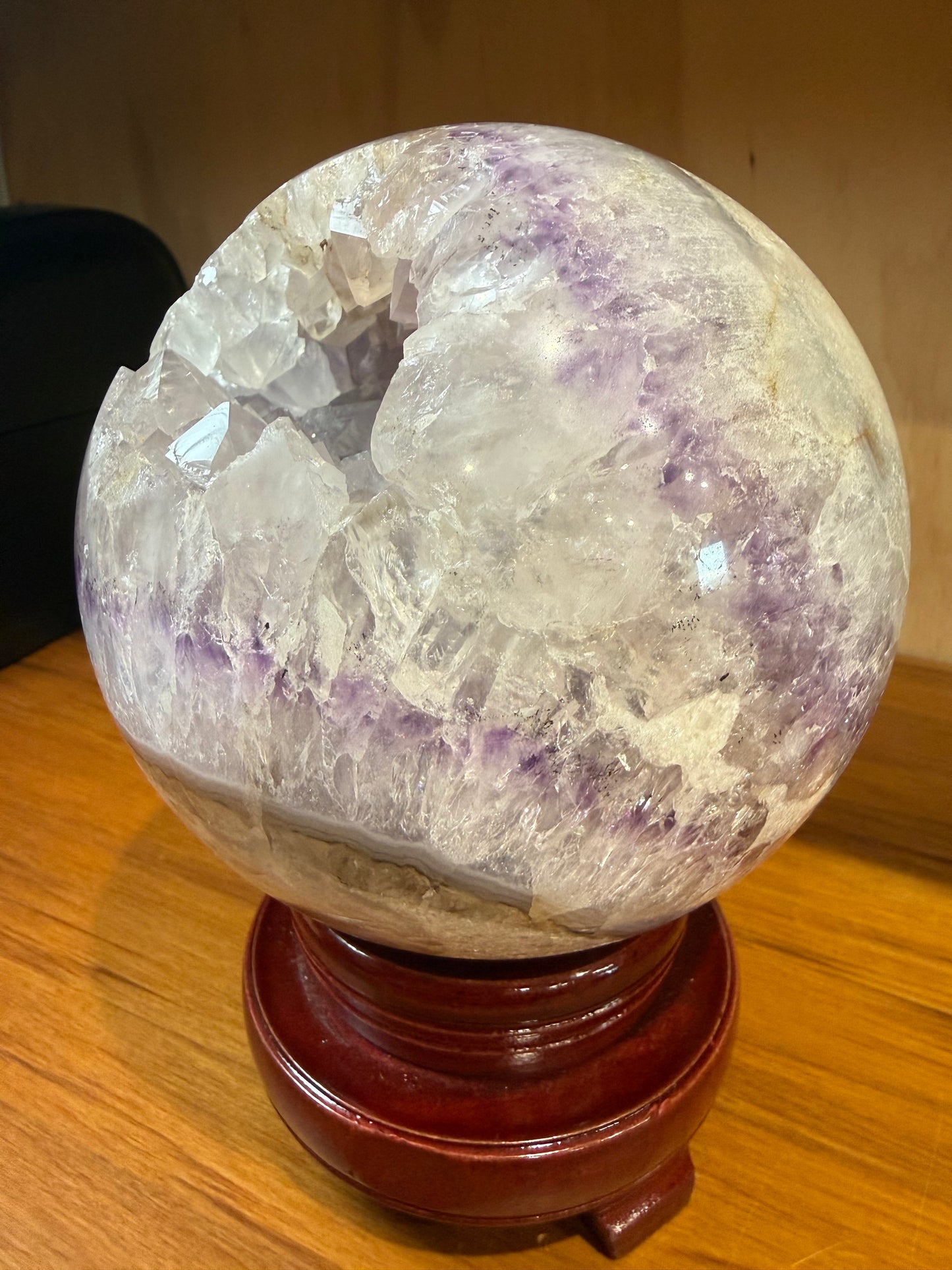 A WHOPPING 2 1/2 KG DRUUZY AGATE AMETHYST SPHERE WITH UV REACTION