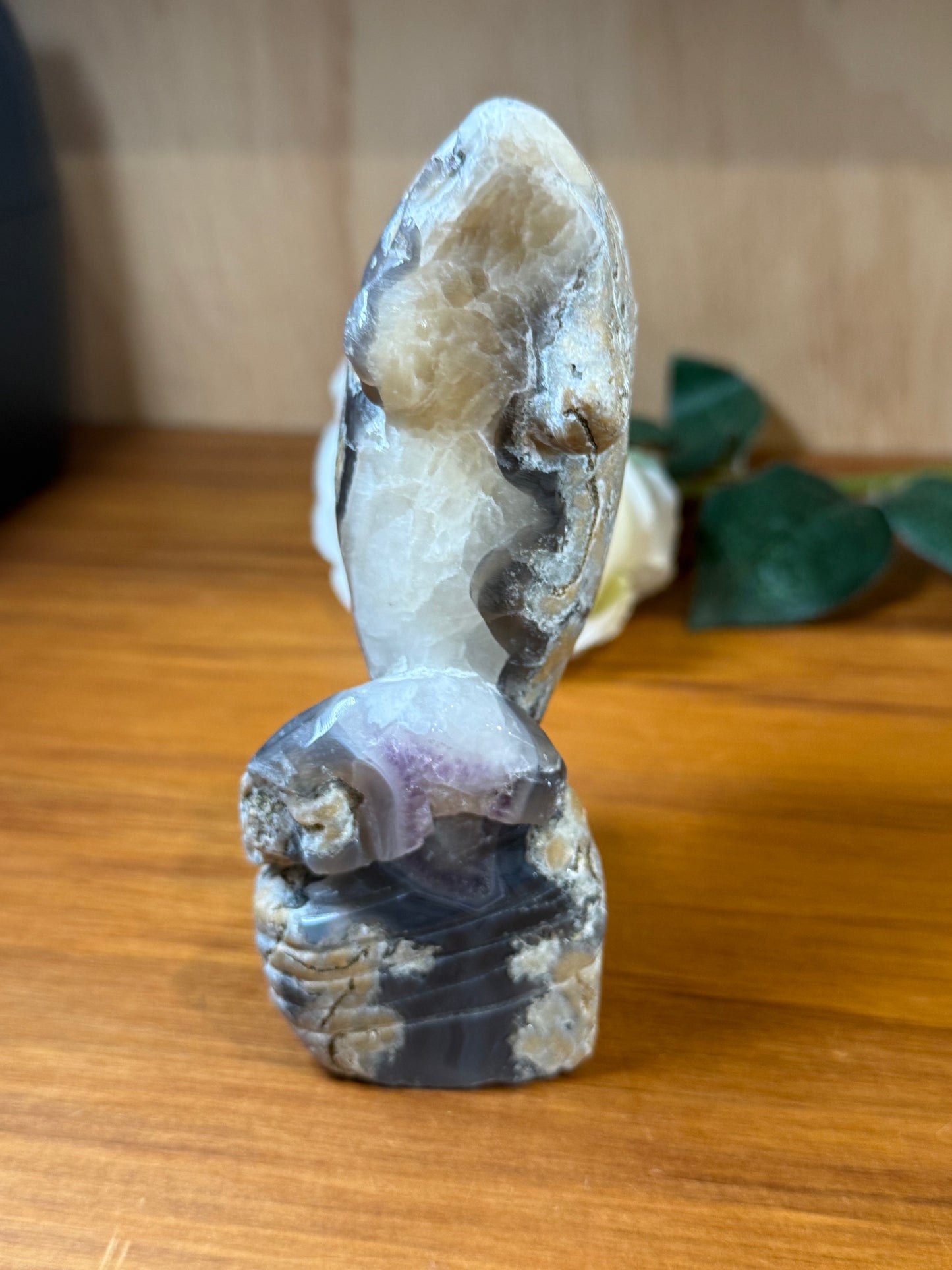 AMAZING UV REACTIVE DOLPHIN WITH AMETHYST