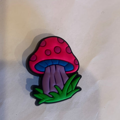 MUSHROOM JIBBITZ/CROC CHARMS