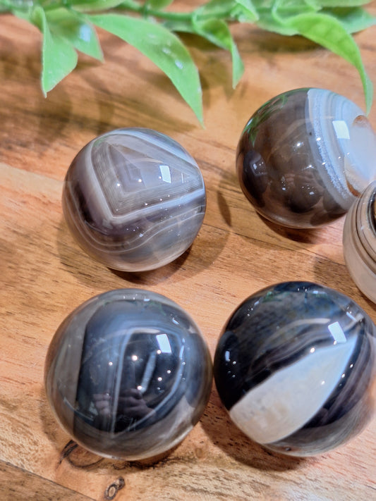 BLACK AGATE SPHERES (MEDIUM)