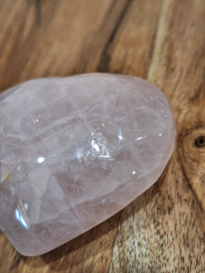 ROSE QUARTZ HEART (STAND NOT INCLUDED)