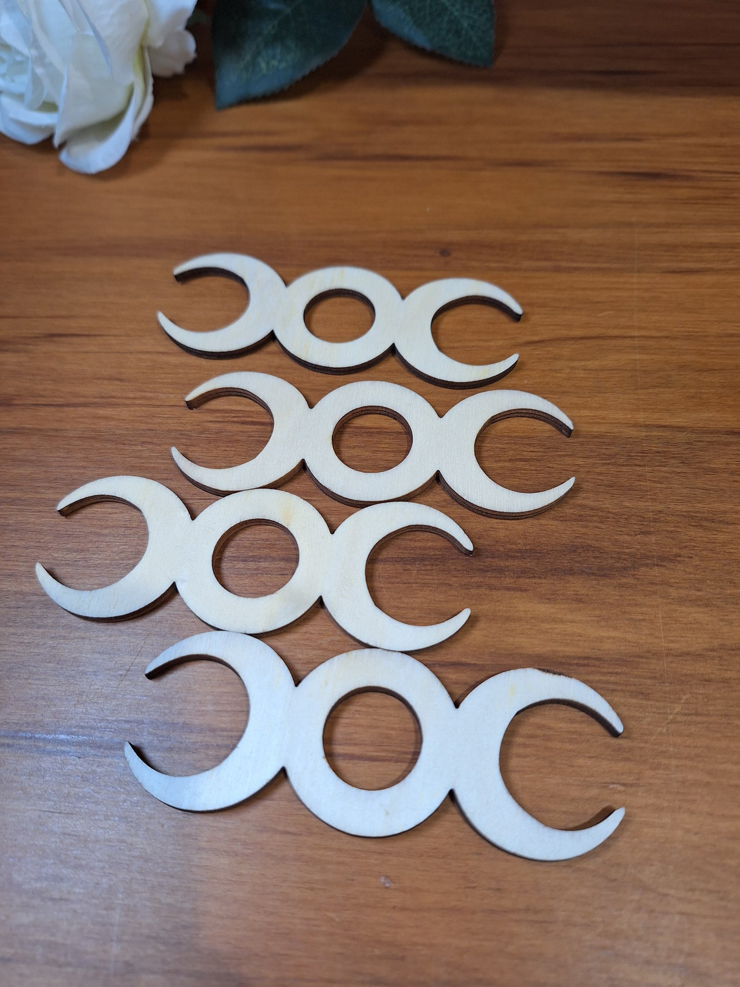 WOODEN SPHERE HOLDERS