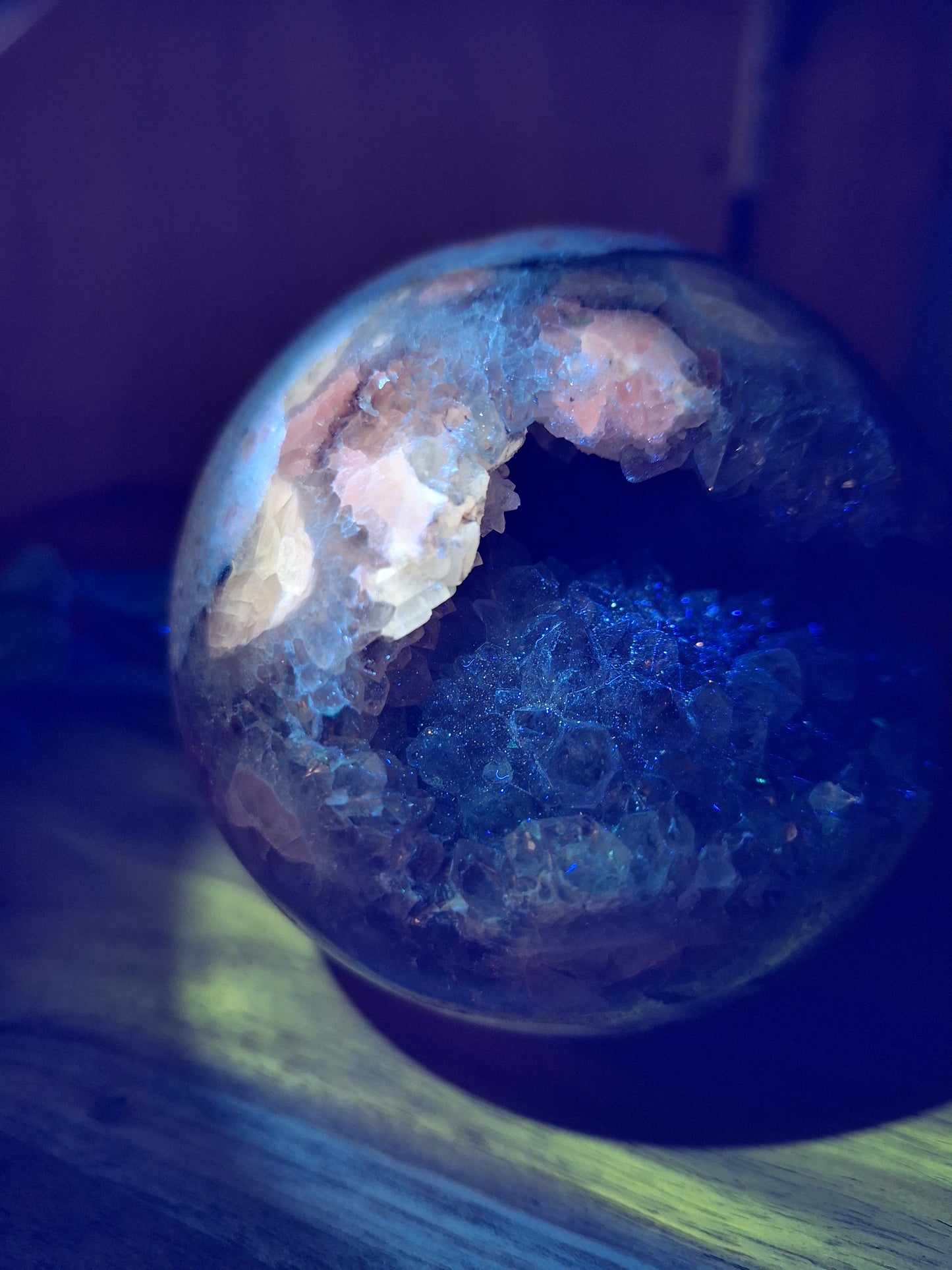 DRUUZY AGATE WITH AMETHYST SPHERE, ALSO UV REACTIVE PIECES 816GRAMS!!!!