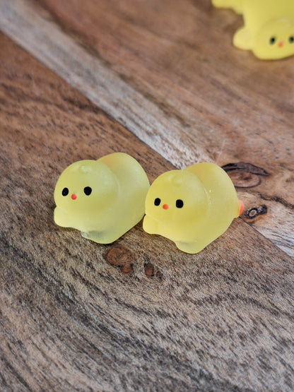 EVERYTHING THAT GLOWS IN THE DARK  (NON CRYSTAL LUMINOUS RESIN)