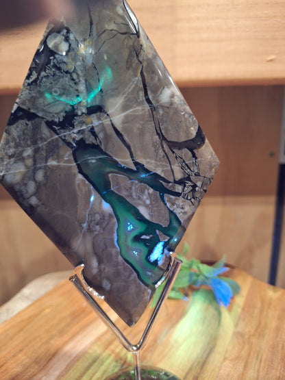 VOLCANO AGATE DIAMONDS