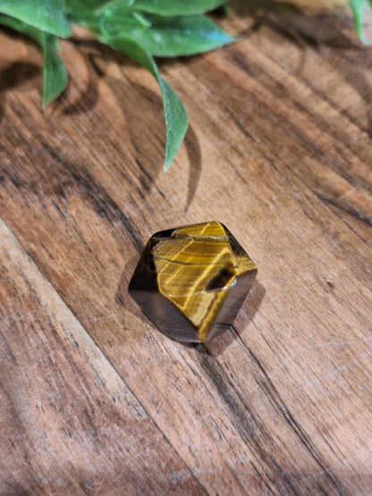 CRYSTAL DICE SHAPE