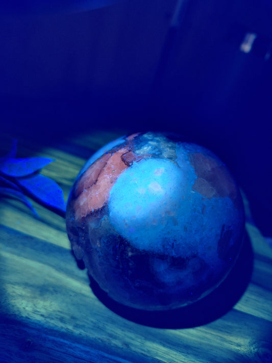 DRUUZY AGATE WITH AMETHYST SPHERE, ALSO UV REACTIVE PIECES 816GRAMS!!!!