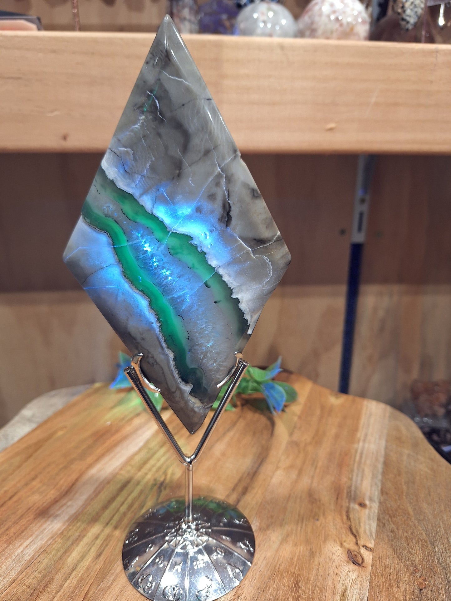 VOLCANO AGATE DIAMONDS